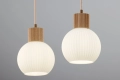 pol_pl_Lampa-wiszaca-biala-ryflowana-kula-drewno-bukowe-41843-ALBA-2-15406_10.webp