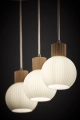 pol_pl_Lampa-wiszaca-biala-ryflowana-kula-drewno-bukowe-41845-ALBA-3-prosta-15408_12.webp