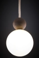 pol_pl_Lampa-wiszaca-biala-kula-drewno-bukowe-41675-RONA-1-ciemny-braz-15394_7.webp